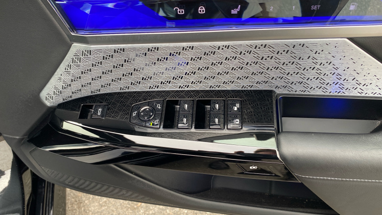 BMW 7 Series M760e xDrive 4dr Auto Saloon